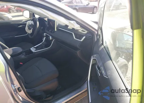 2024 Toyota Rav4 Xle z USA, uszkodzony, nr VIN 2T3P1RFV3RC457706